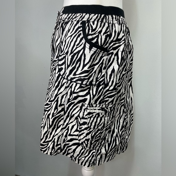 Chico’s Zebra Print elastic waist mini skirt Chicos size 0.5 women’s size S/6 - Picture 3 of 12